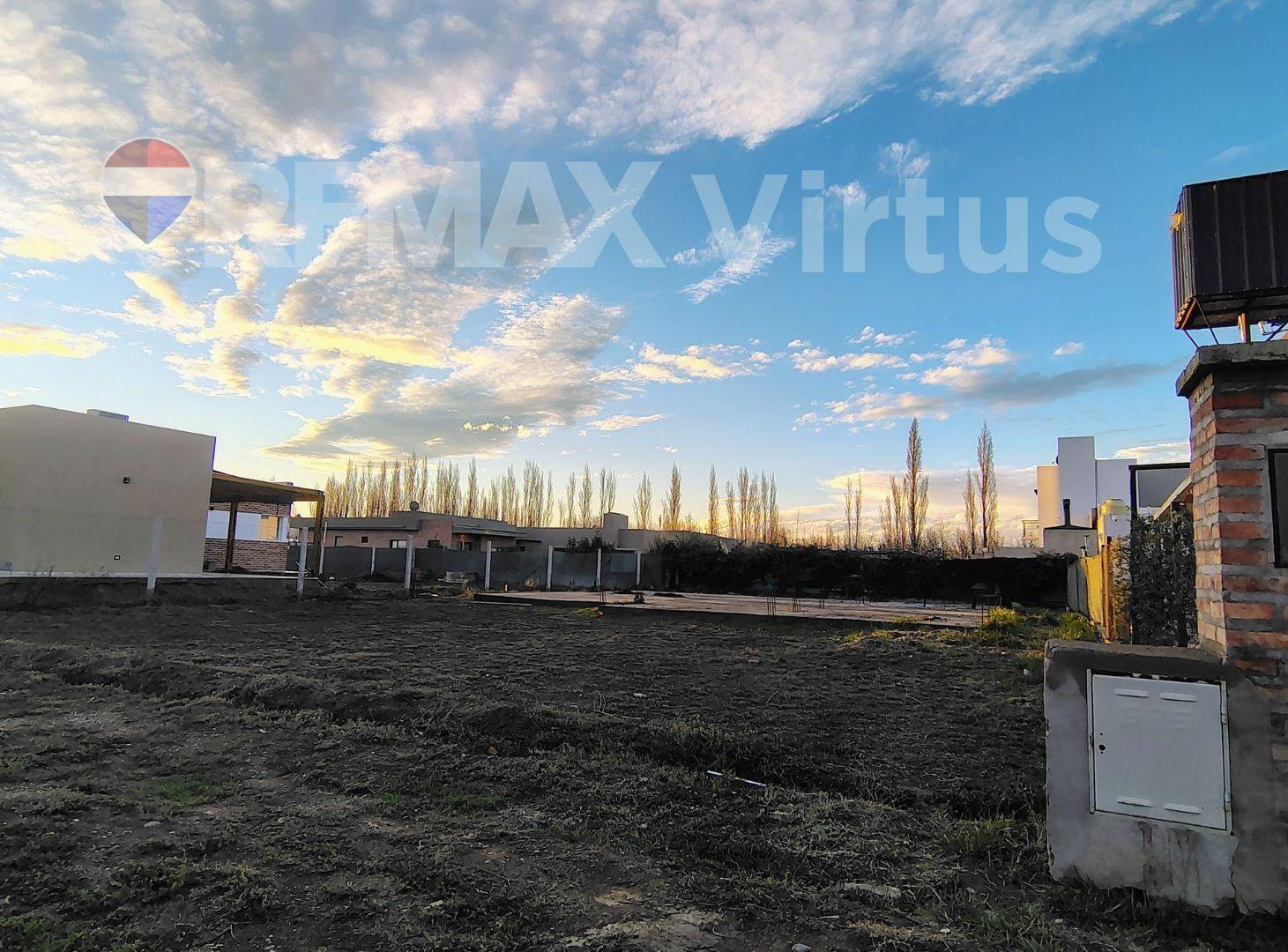 Foto de VENTA Lote en Barrio Cerrado Bodega Sol del Valle, imagen 1