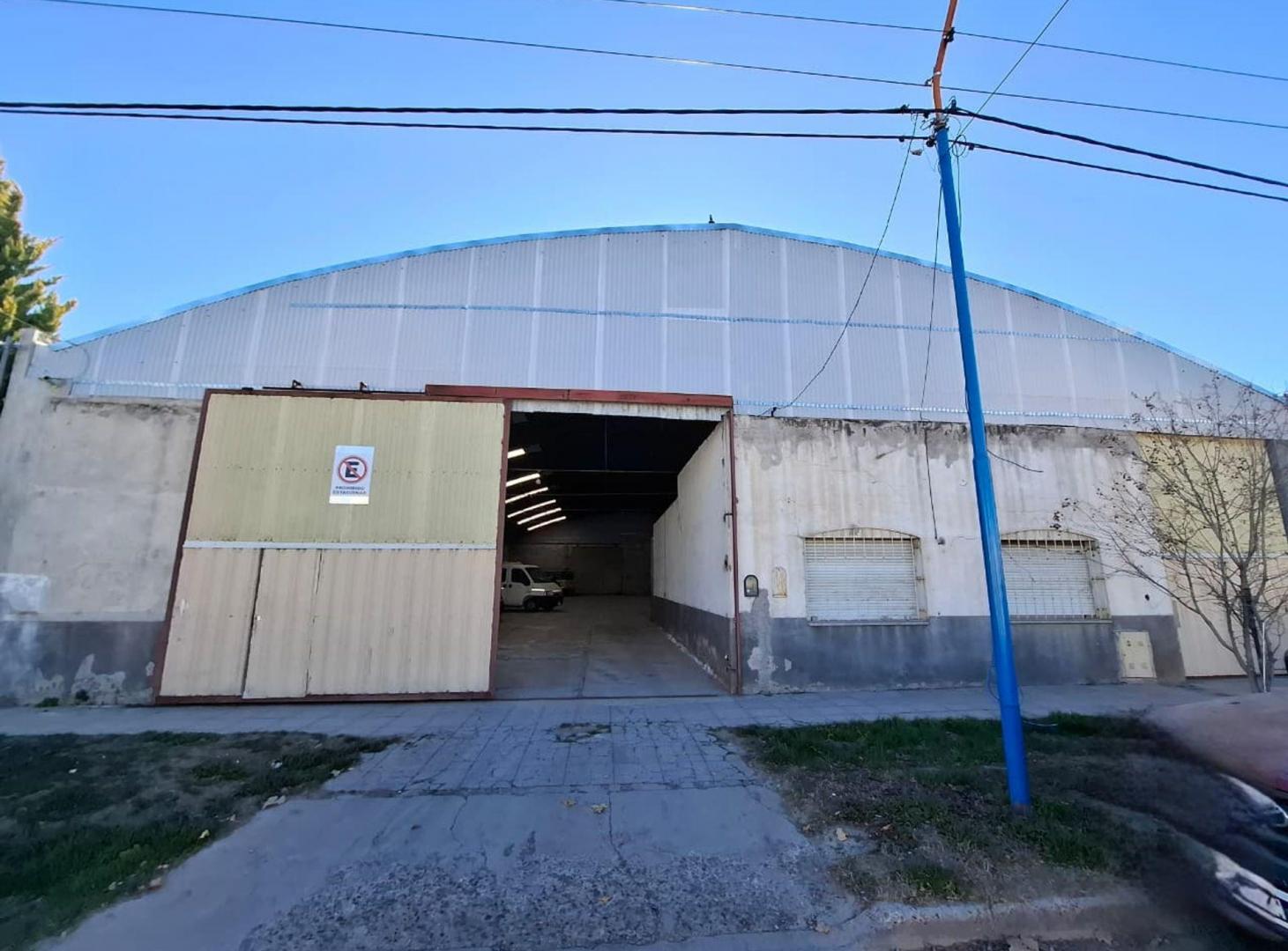 Foto de Galpón 740 mts2 con vivienda Gral. Roca, imagen 2