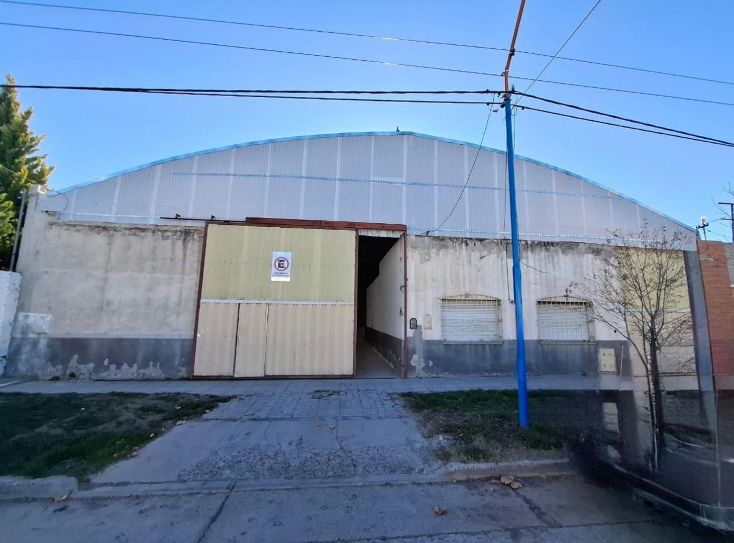 Foto de Galpón 740 mts2 con vivienda Gral. Roca, imagen 1