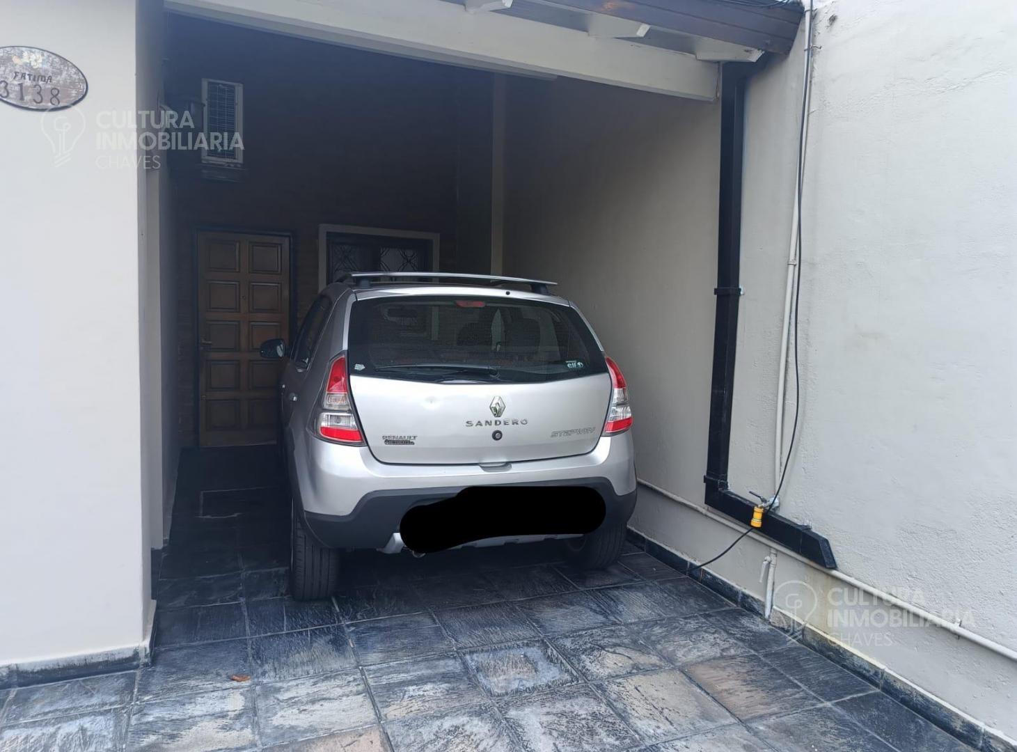 VENTA CASA CASTELAR SUR 4 AMBIENTES CON FONDO LIBRE Y PILETA