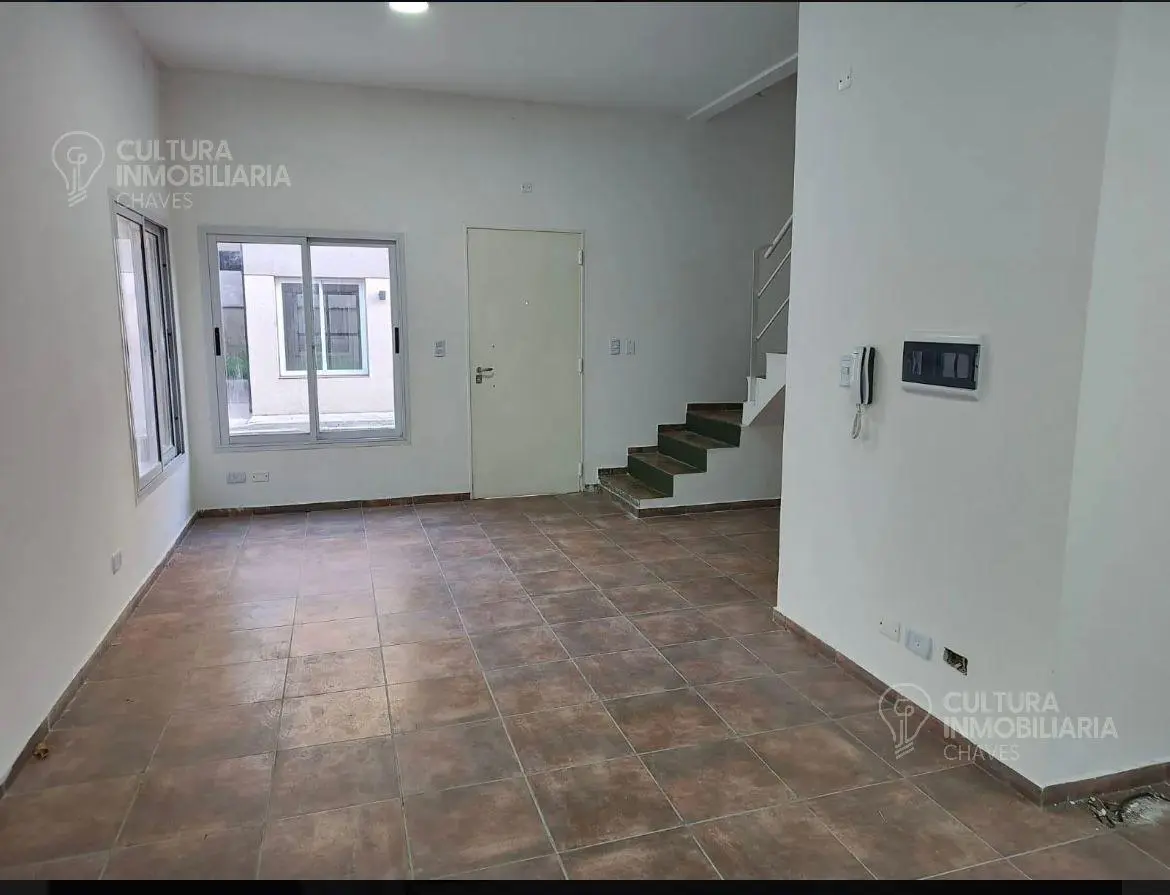 VENTA DUPLEX 3 AMBIENTES PATIO Y COCHERA 2