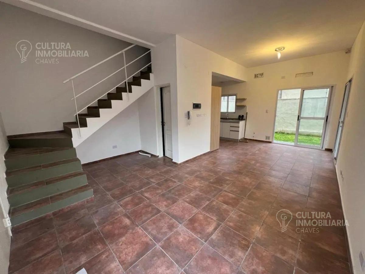 VENTA DUPLEX 3 AMBIENTES PATIO Y COCHERA