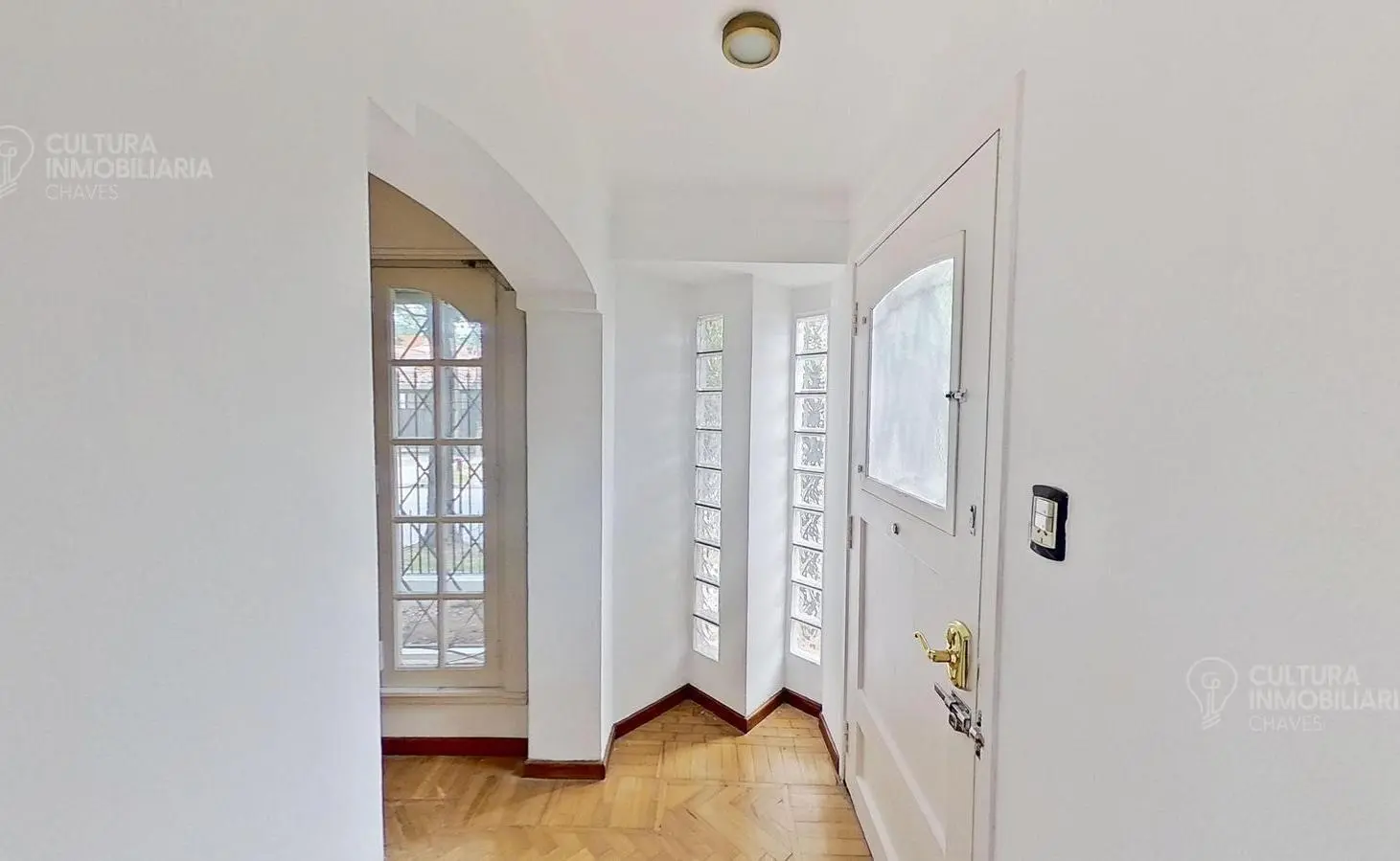 CASA EN VENTA CASTELAR 4 AMBIENTES CON JARDIN Y COCHERA 4