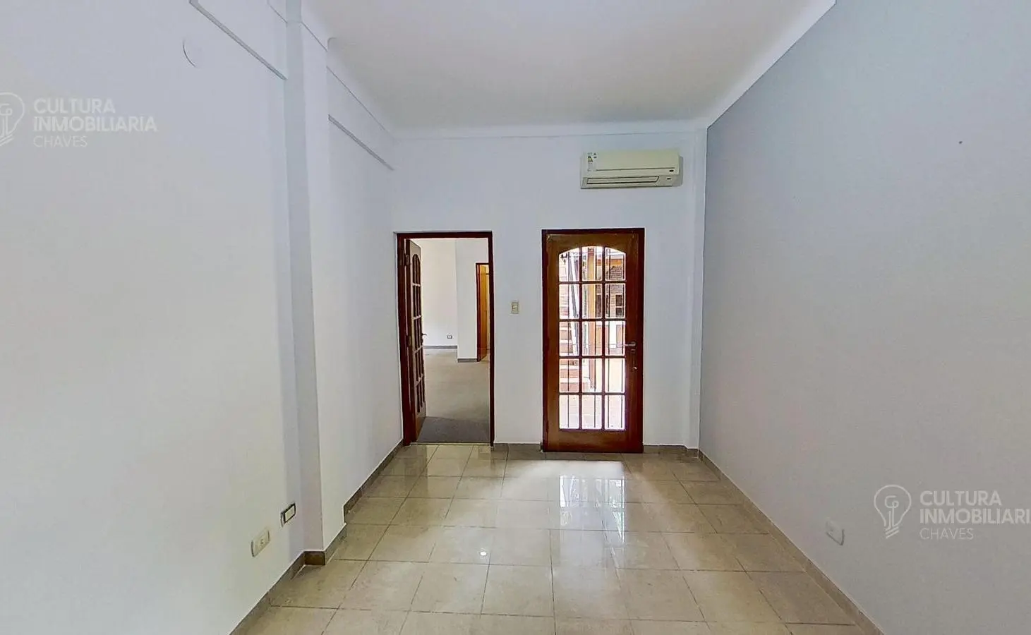 CASA EN VENTA CASTELAR 4 AMBIENTES CON JARDIN Y COCHERA 5