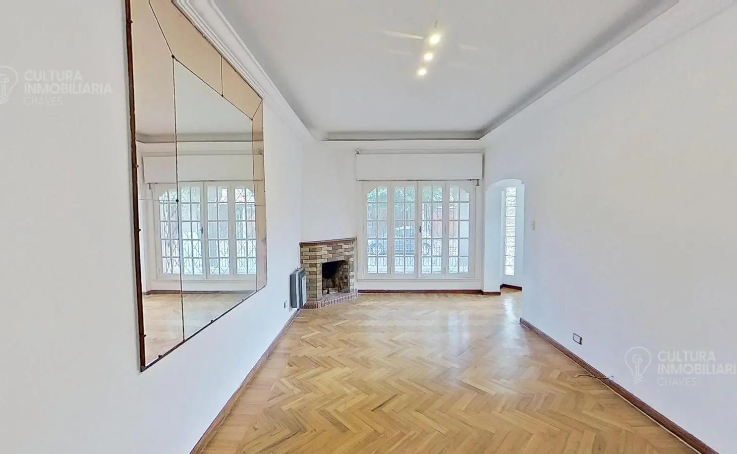 CASA EN VENTA CASTELAR 4 AMBIENTES CON JARDIN Y COCHERA 2