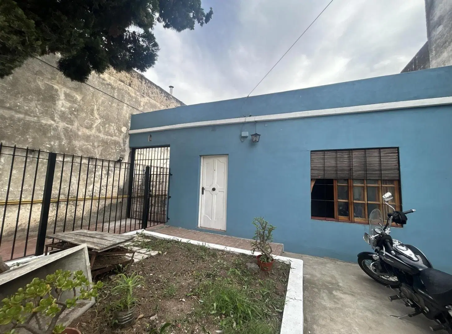 VENTA MORON APTO CREDITO PH PLANTA BAJA 3 AMBIENTES PATIO Y COCHERA 4