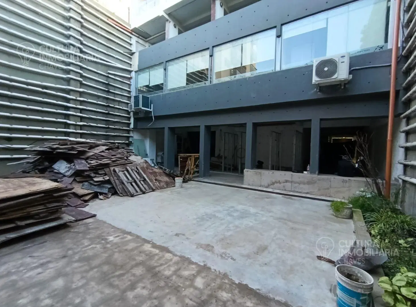 Venta y Alquiler Local Haedo 4