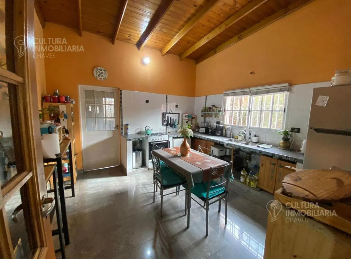 VENTA CASA 3 AMBEINTES CON PATIO GONZALEZ CATAN 8