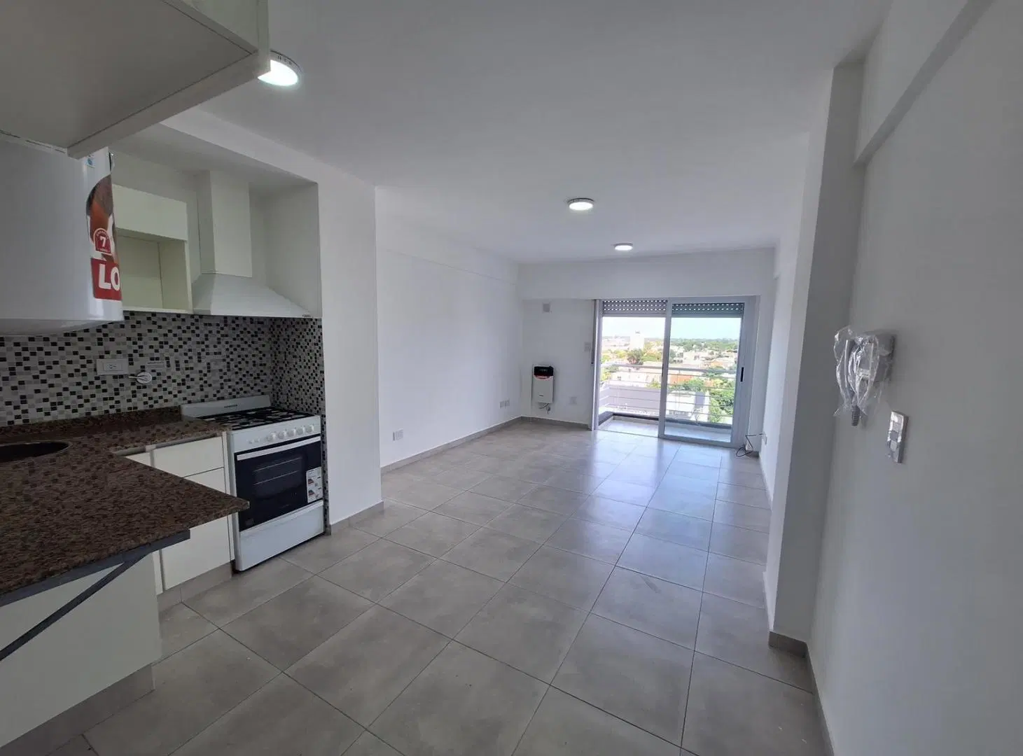 ALQUILER DEPTO MONOAMBIENTE CON BALCÓN MORÓN 4