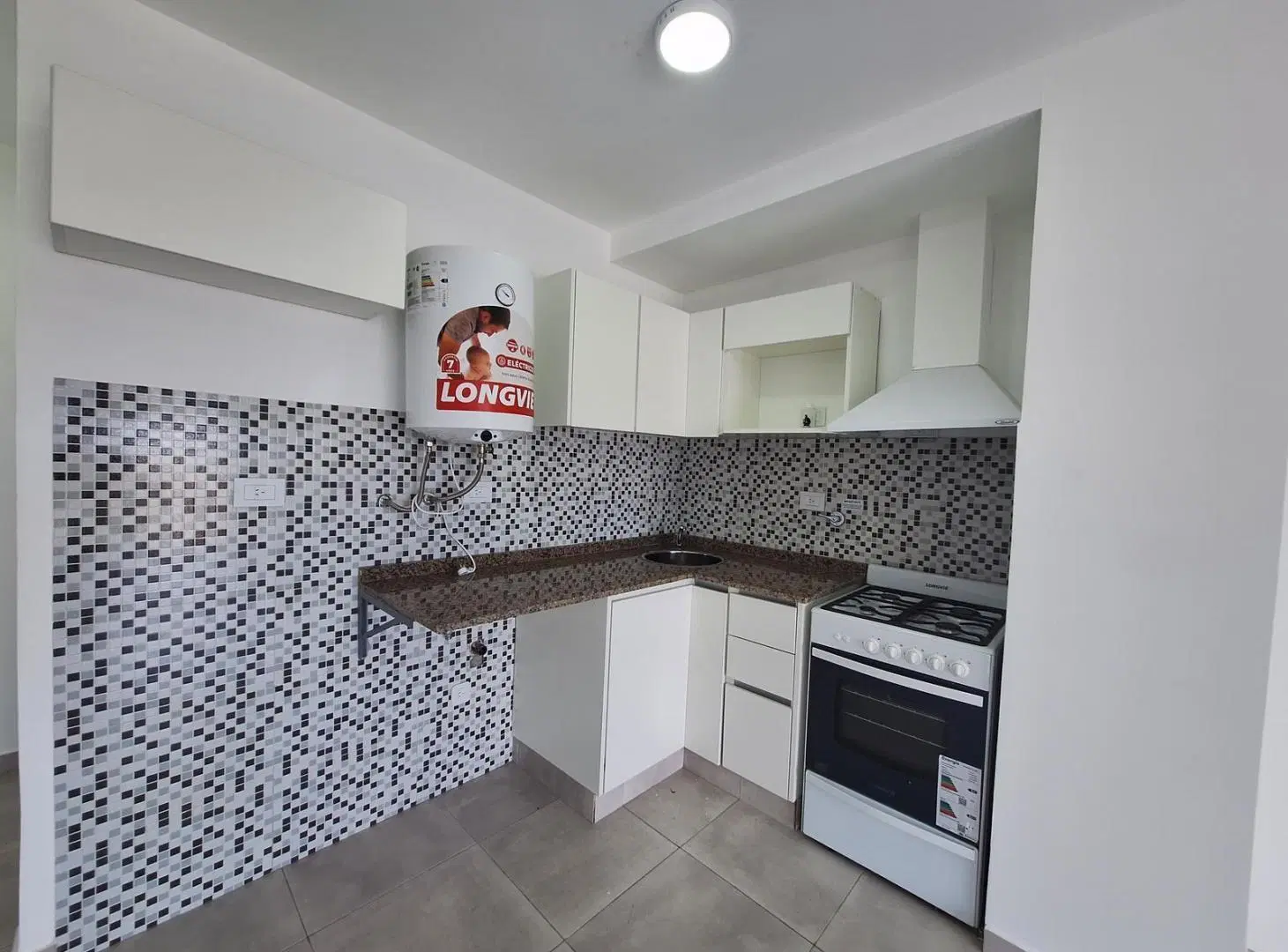 ALQUILER DEPTO MONOAMBIENTE CON BALCÓN MORÓN 3