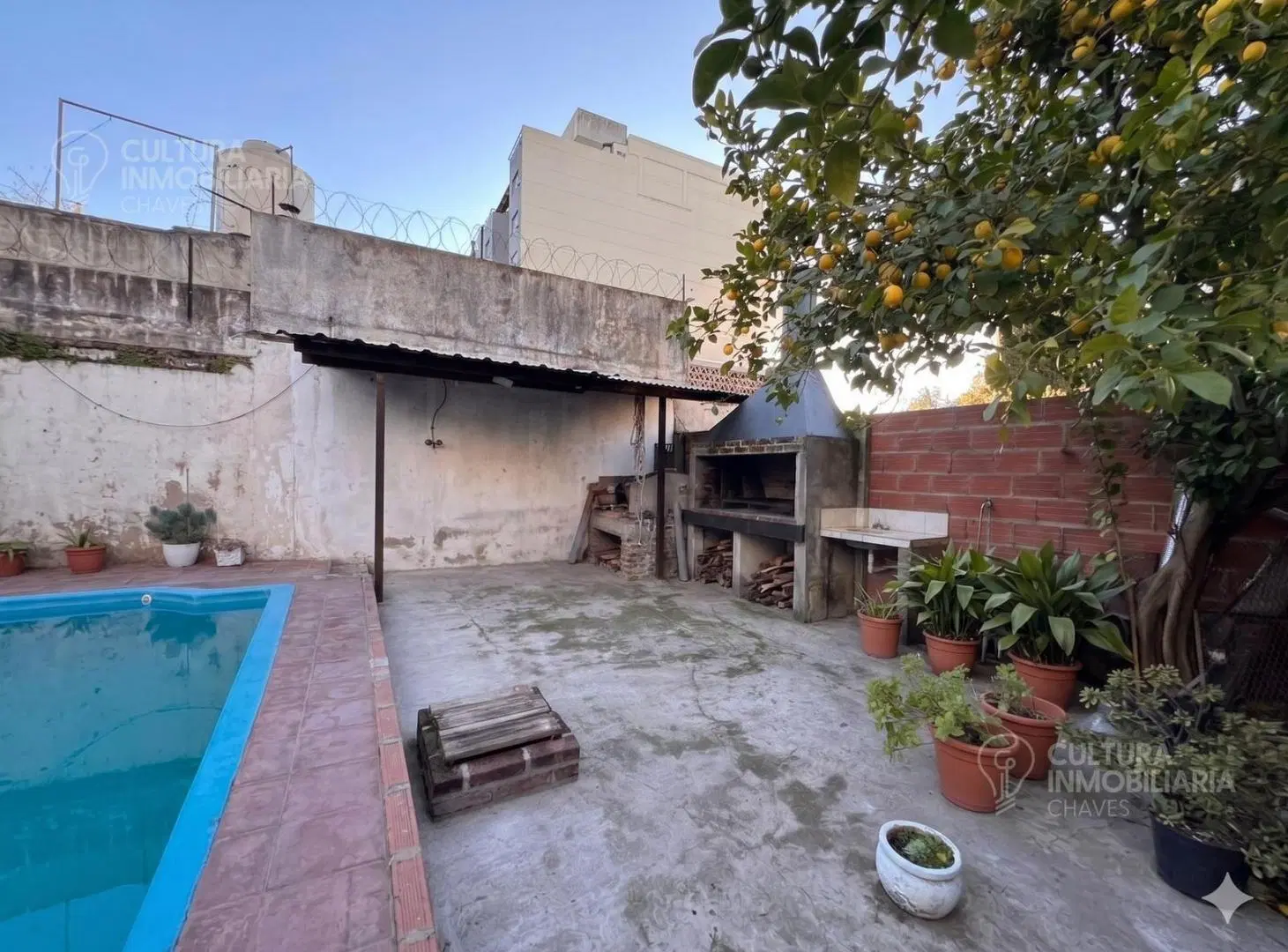 Casa a la venta lote propio cochera y pileta 4