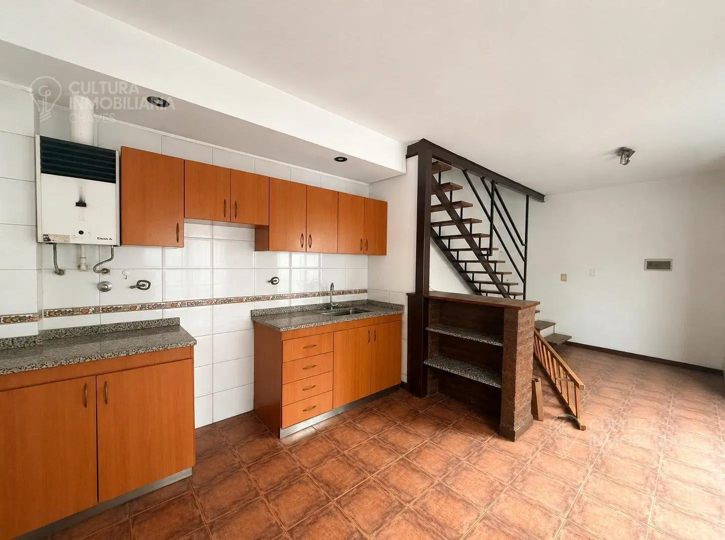 VENTA DUPLEX 3 AMBIENTES EN CONDOMINIO VILLA SARMIENTO 2