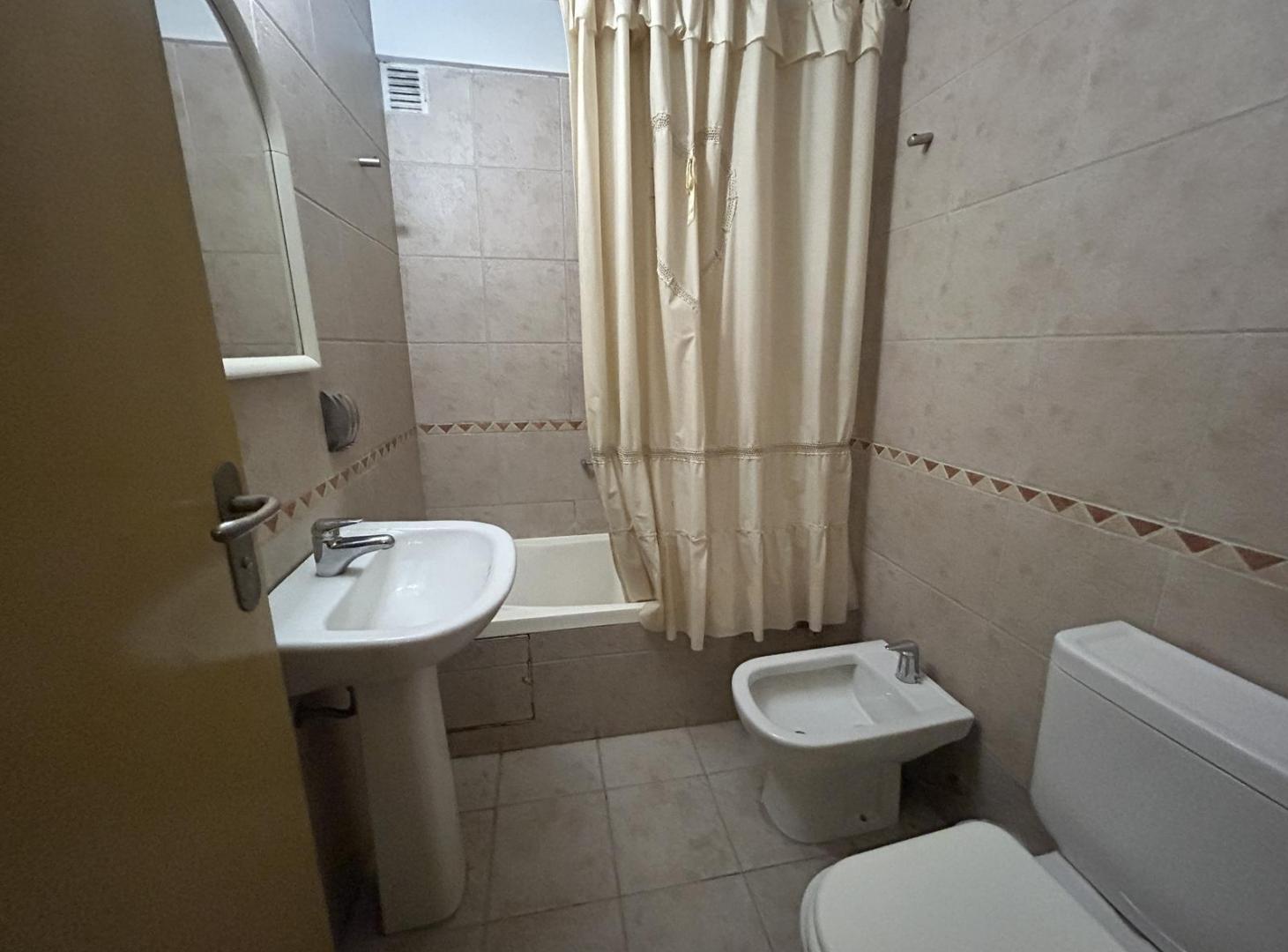 Foto de ALQUILER DEPARTAMENTO RAMOS MEJIA 3 AMBIENTES APTO PROFESIONAL OFICINA, imagen 5