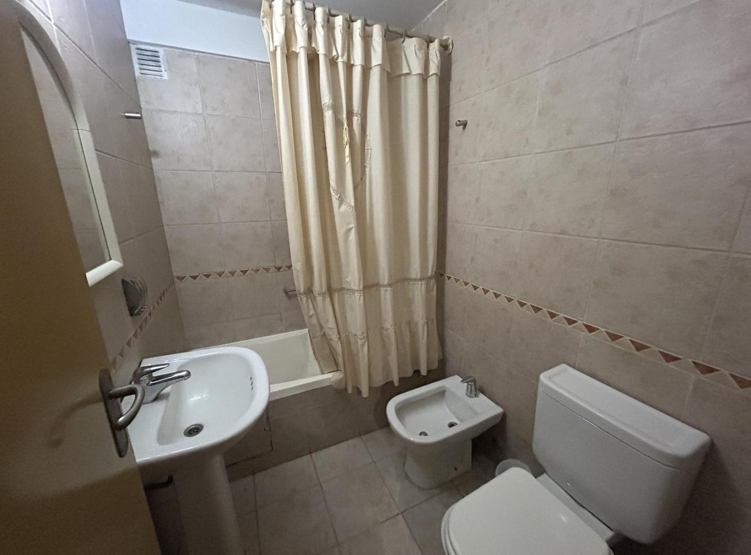 Foto de ALQUILER DEPARTAMENTO RAMOS MEJIA 3 AMBIENTES APTO PROFESIONAL OFICINA, imagen 2
