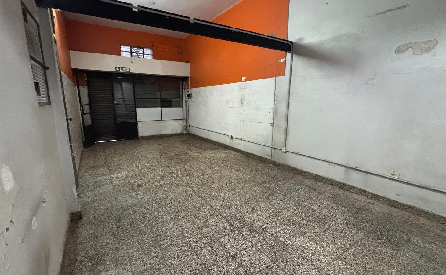 Foto de Alquiler de local comercial y profesional de 36 metro con baño, cerca, imagen 2