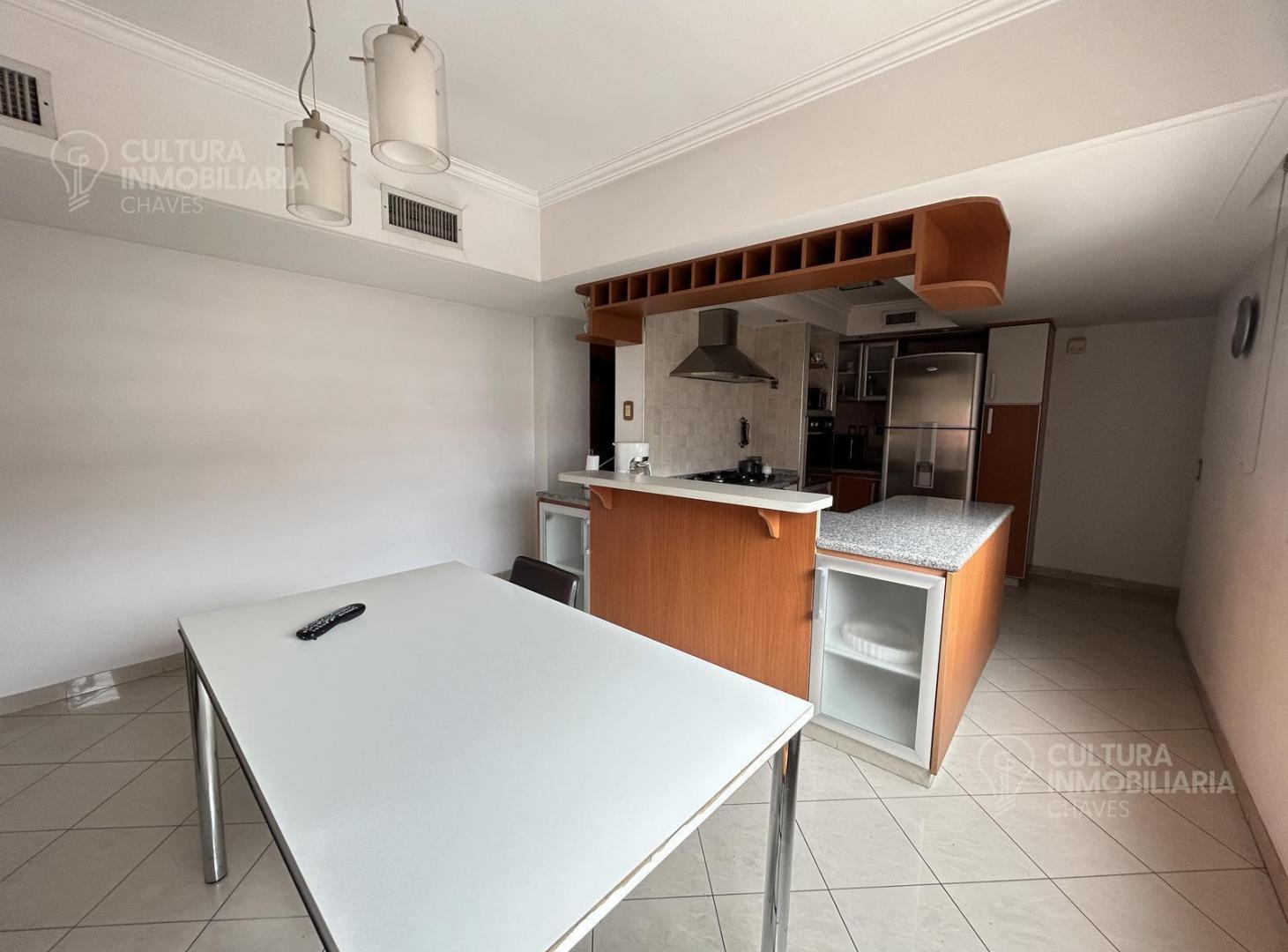 Foto de VENTA DEPARTAMENTO PISO 5 AMBIENTES CASTELAR PARRILLA BALCON Y COCHERA, imagen 1