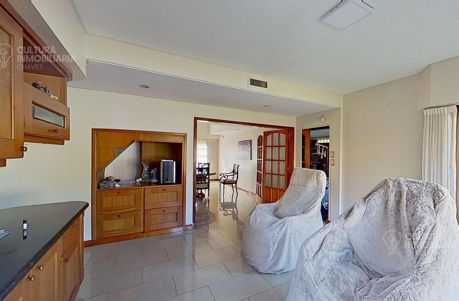 Foto de VENTA CASTELAR CASA 7 AMBIENTES COCHERAS PILETA, imagen 3