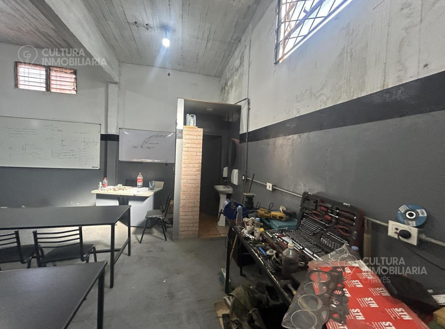 Foto de VENTA DEPOSITO O GALPON EN WILLIAM MORRIS SOBRE AVENIDA PEDRO DIAZ, imagen 2