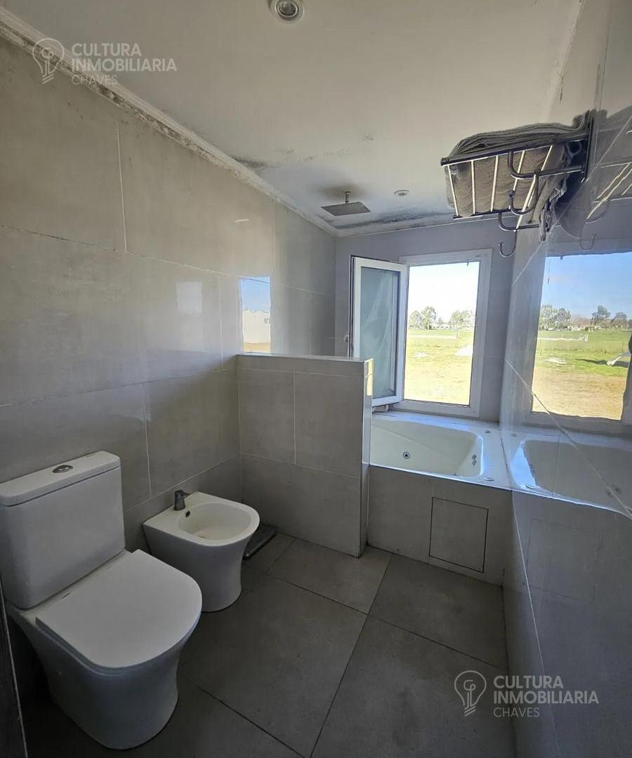 Foto de venta Casa 5 Ambientes Con Pileta De 12 X 5 Vestuario Independiente, imagen 1