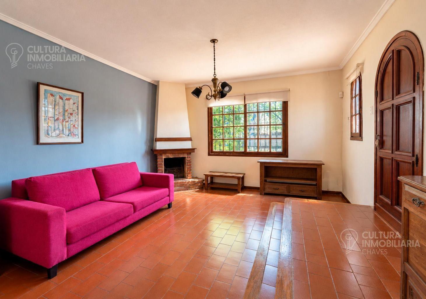 Foto de VENTA CHALET 3 AMBIENTES BERAZATEGUI CON COCHERA Y QUINCHO, imagen 2