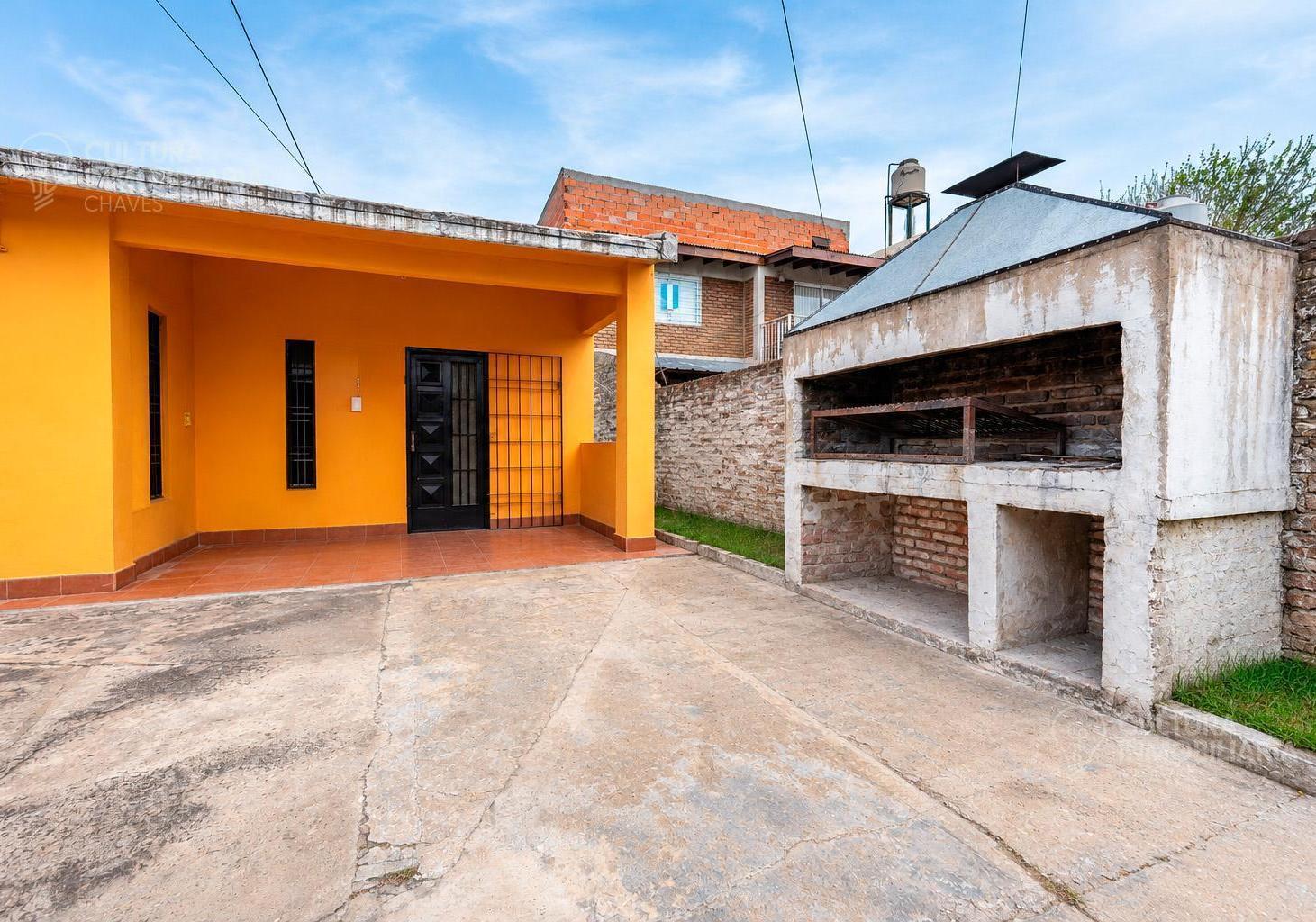 Foto de venta Casa en Castelar Sur con Amplio Lote de 366 m² – Ideal para, imagen 5