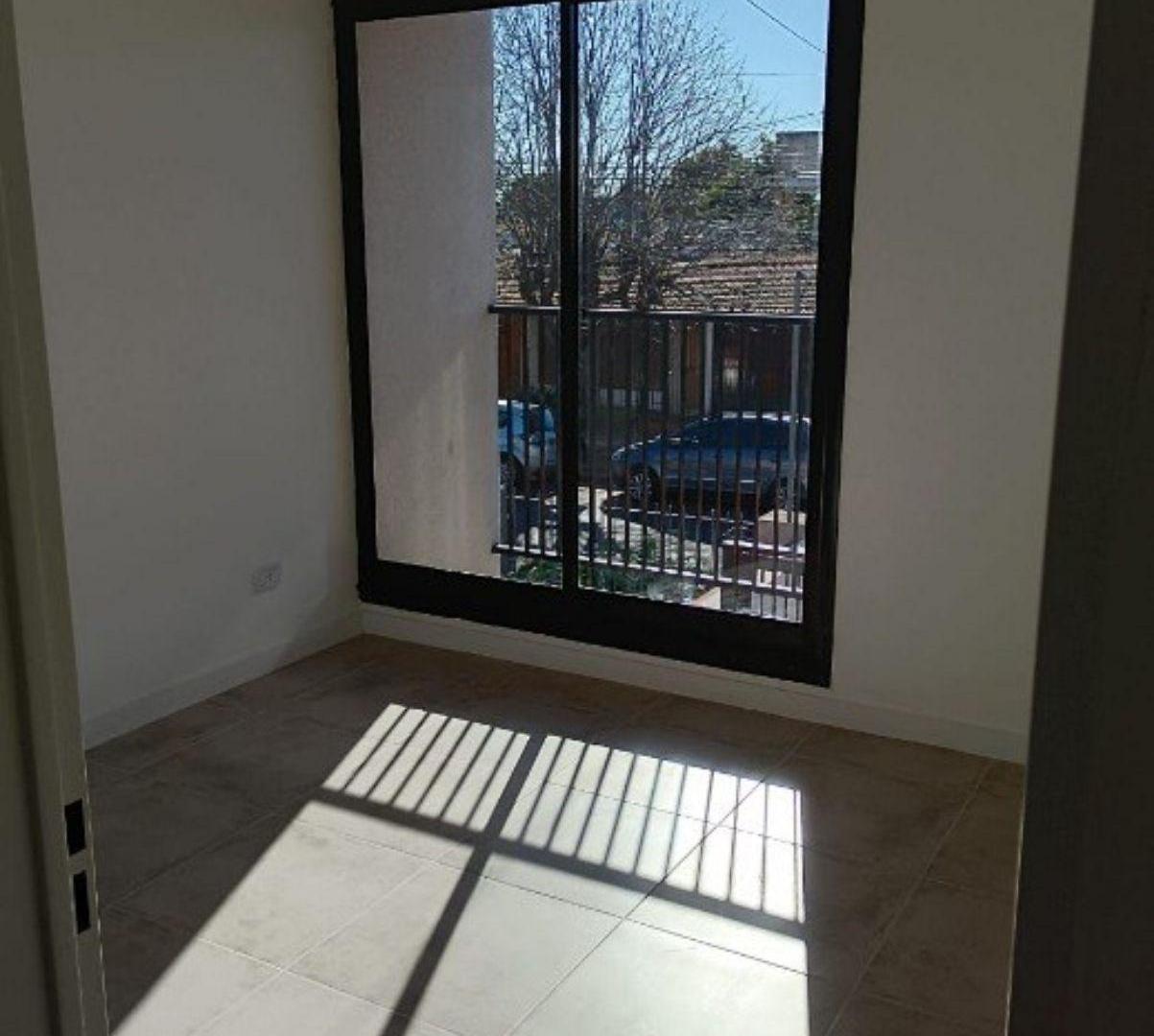 Foto de VENTA DEPARTAMENTO 2 AMBIENTES CON COCHERA, imagen 2