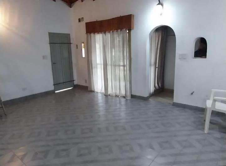 Vivienda multifamiiar. Chalet 4 amb,  local y 2 deptos de 2amb cada uno 2