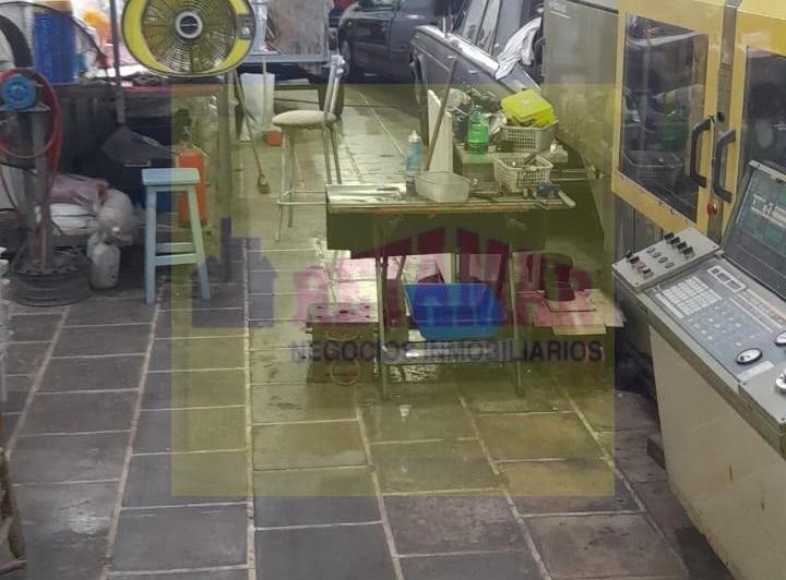 Foto de Departamento de 4 ambientes + Galpón. Villa Luzuriaga, imagen 2