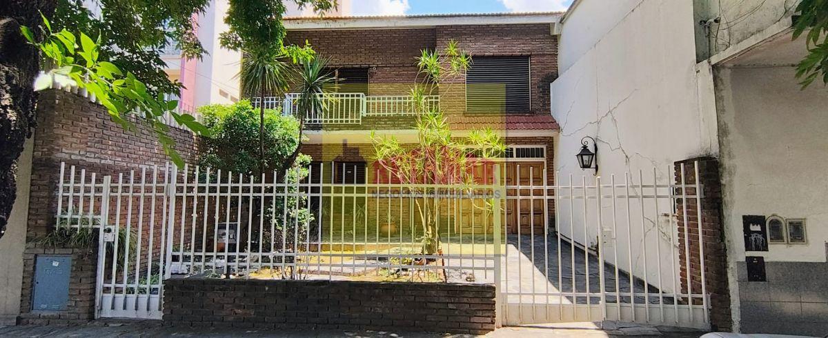 Chalet 4 Ambientes en Venta en Morón con Quincho, Garage y Altillo