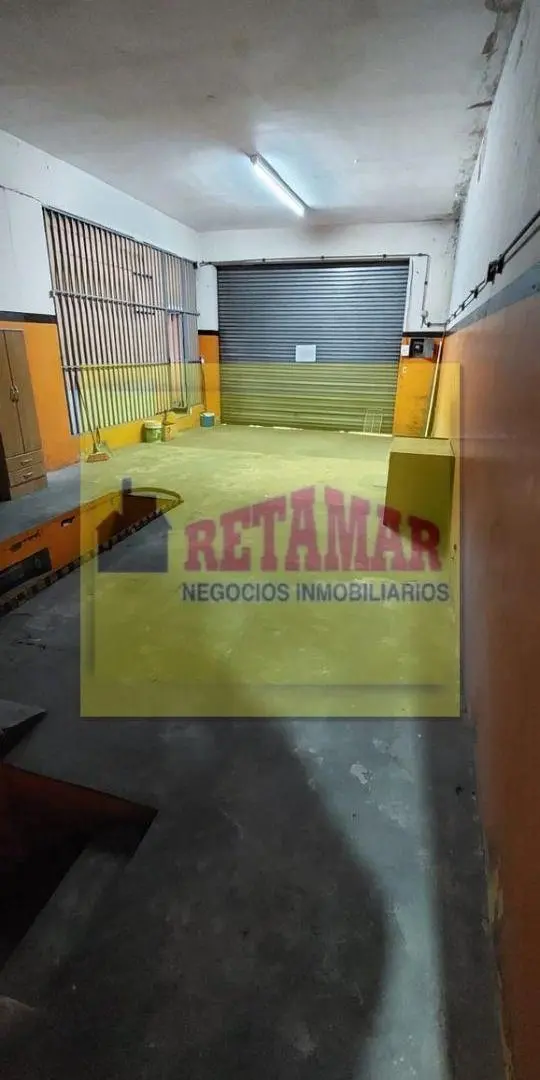 Local comercial de 150 m² en venta en La Tablada 8