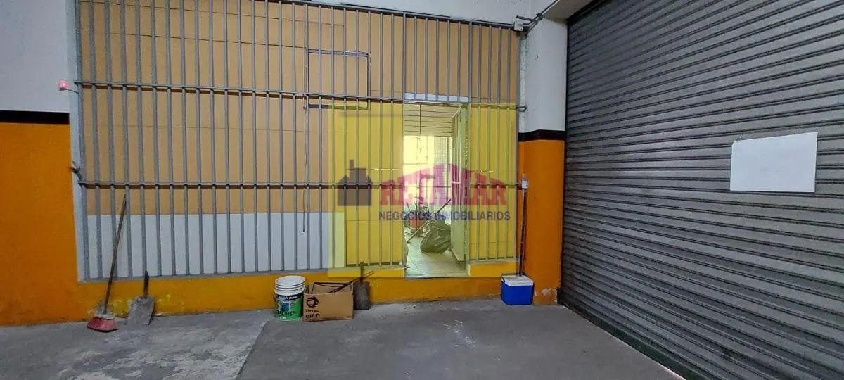 Local comercial de 150 m² en venta en La Tablada 5