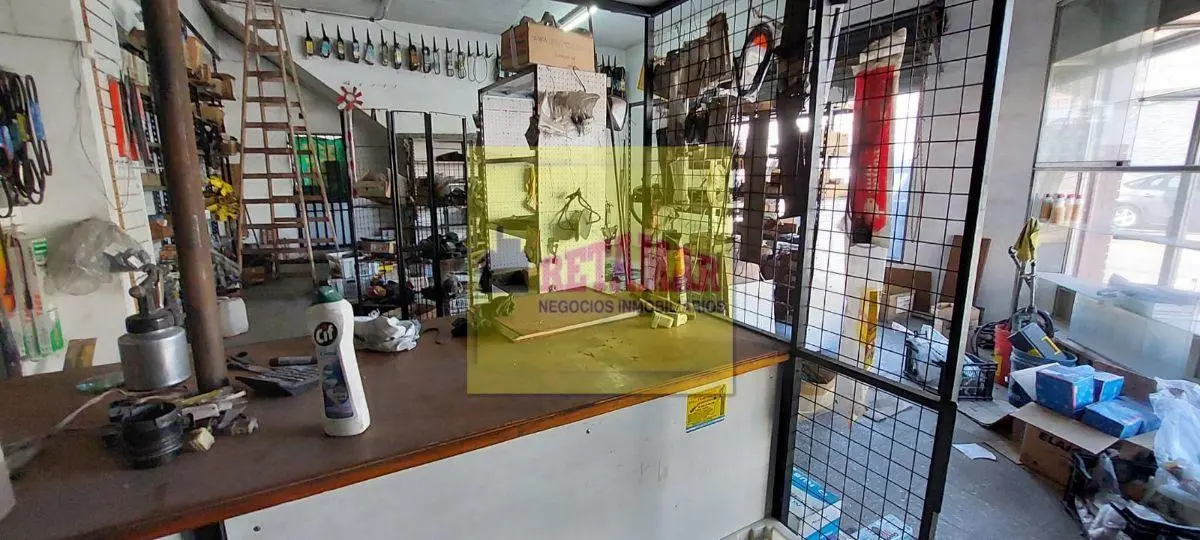 Local comercial de 150 m² en venta en La Tablada 1