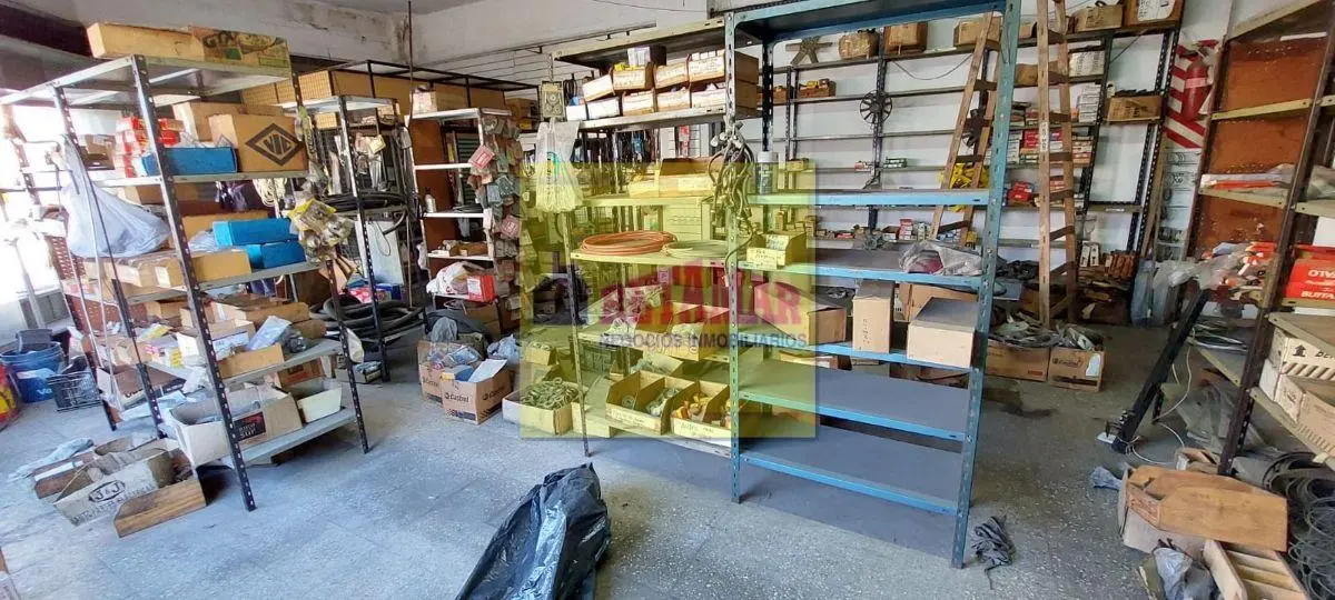Local comercial de 150 m² en venta en La Tablada 2