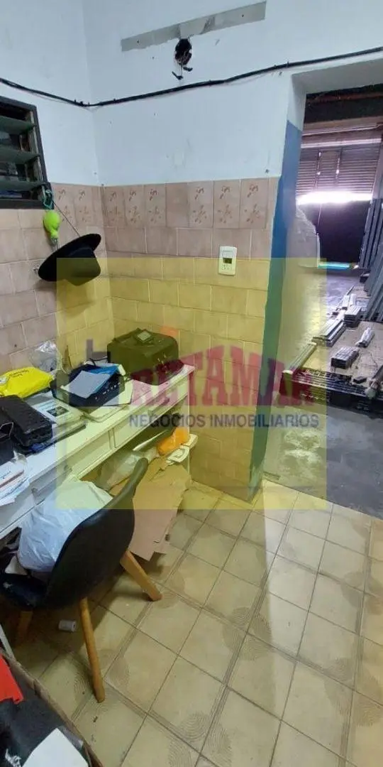 Local comercial de 130 m2 en alquiler en Villa Luzuriaga 3