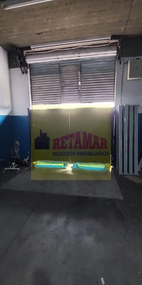 Local comercial de 130 m2 en alquiler en Villa Luzuriaga 4