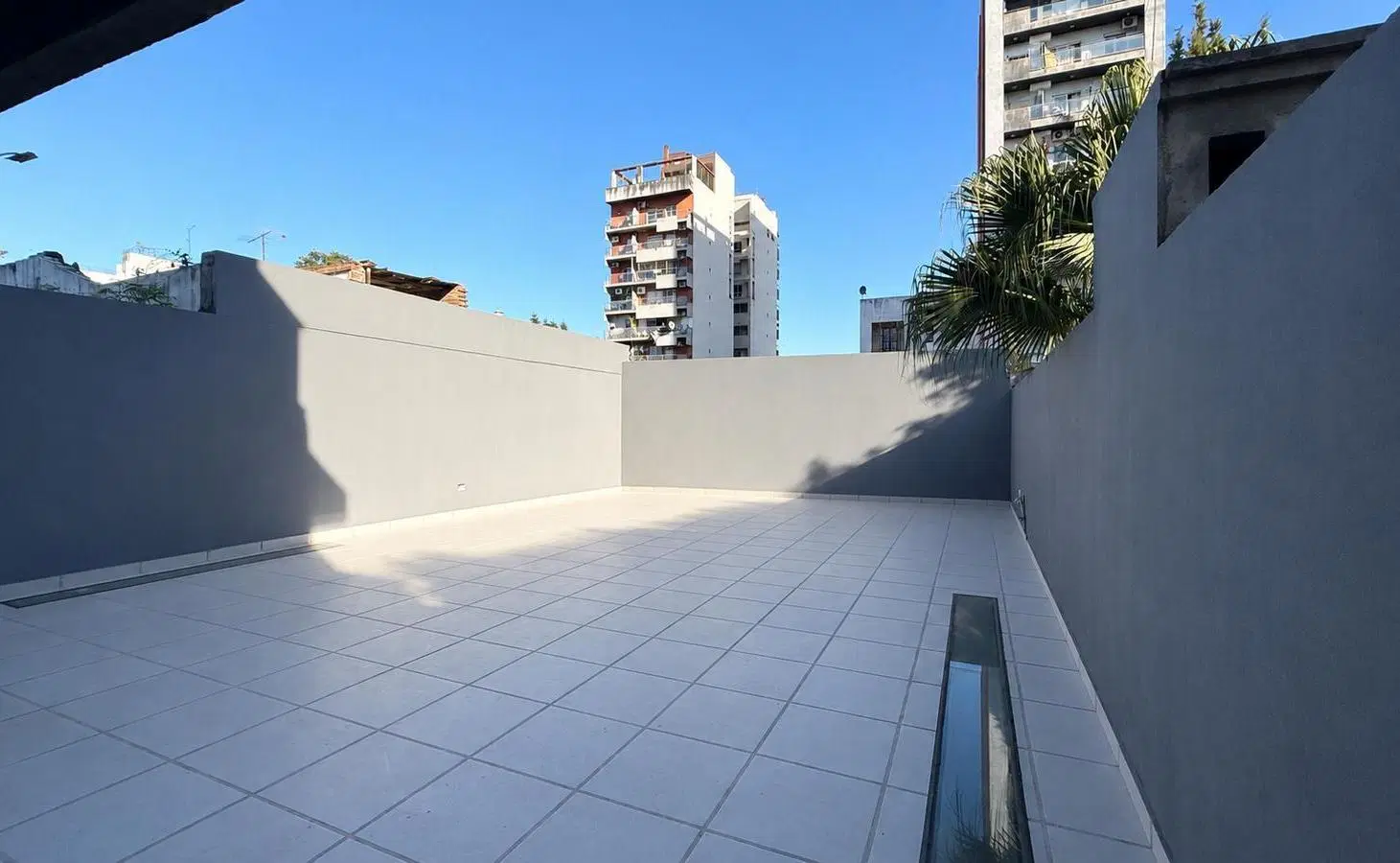 Dpto de 2 Dormitorios con Patio en Barrio Sur 2