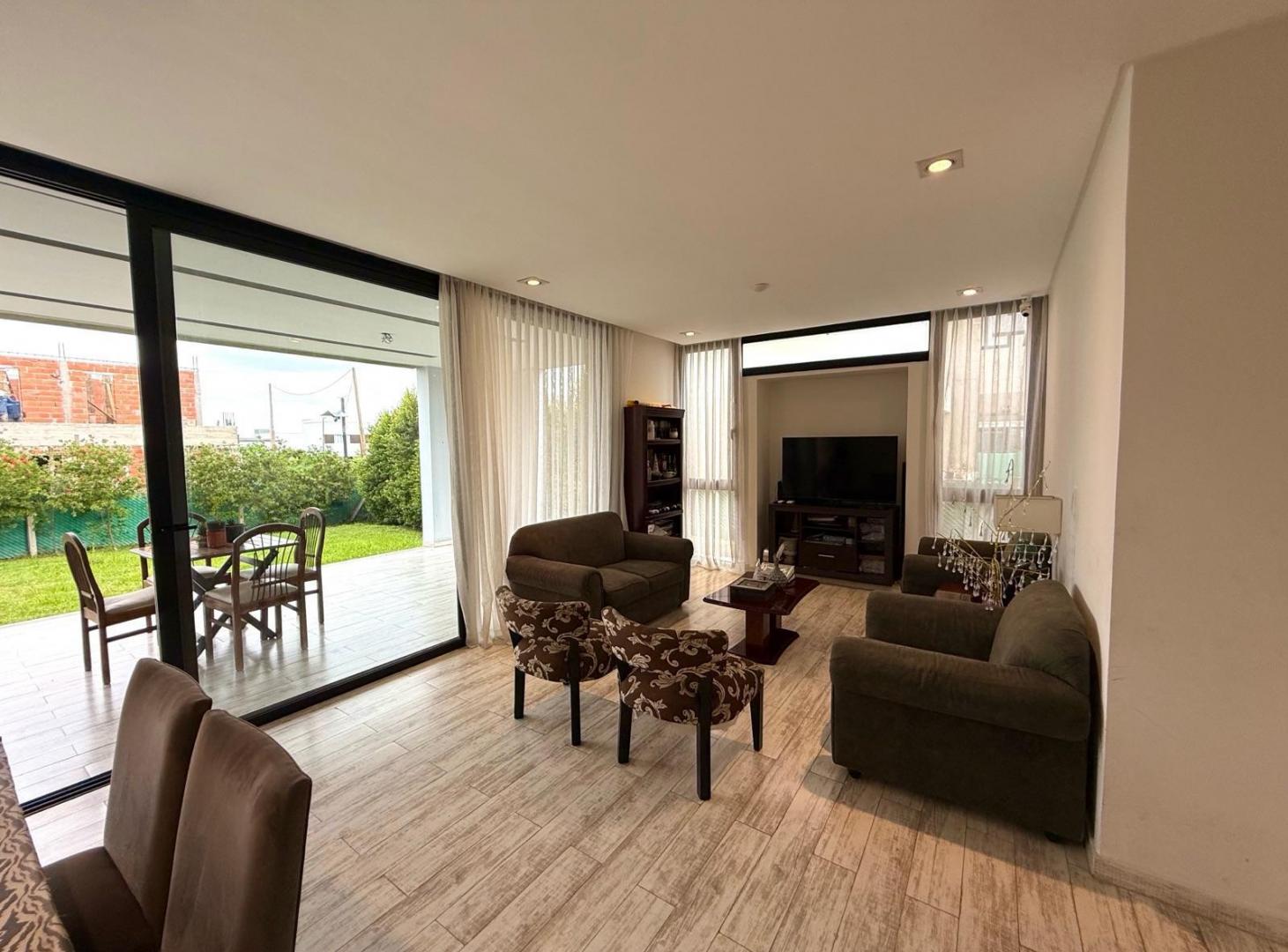 Casa en Venta, Alto Verde 3, tres dormitorios más dependencia