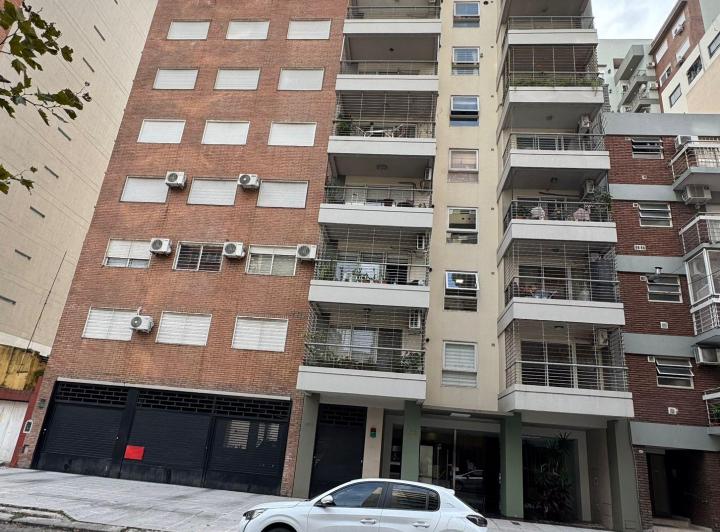 DUEÑO VENDE (SIN COMISIÓN) 4 AMBIENTES, TERRAZA PROPIA, 2 COCHERAS, V. URQUIZA. 1