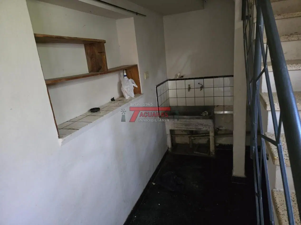 ALQUILER DE CASA EN CALLE LUIS AGOTE -4 DORMITORIOS. 3