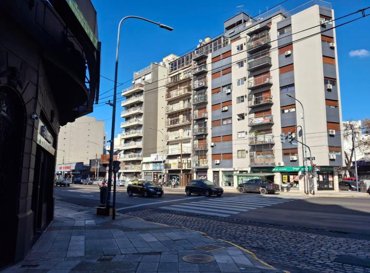 Dueño Vende Dpto 3 Amb Muy Lluminoso C/cocina Amplia Av Rivadavia 10800 Caba 2