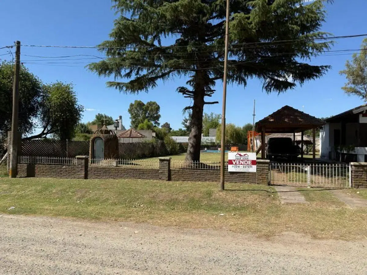 Casa 3 dorm. Con Pileta, Quincho, Galpón y Taller. - General Belgrano. En Calle 64 e/ 141 y 143 4