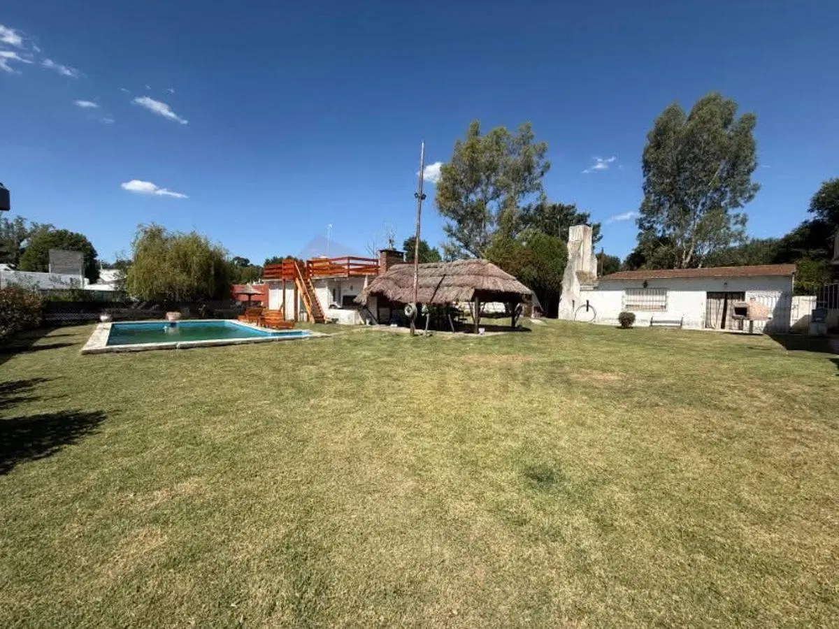 Casa 3 dorm. Con Pileta, Quincho, Galpón y Taller. - General Belgrano. En Calle 64 e/ 141 y 143 5