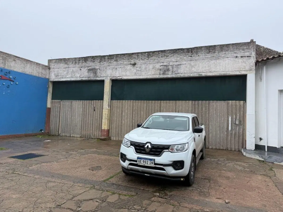 Esquina Comercial céntrica de 425 m2 con Local y Oficinas - General Belgrano, Céntro. 3