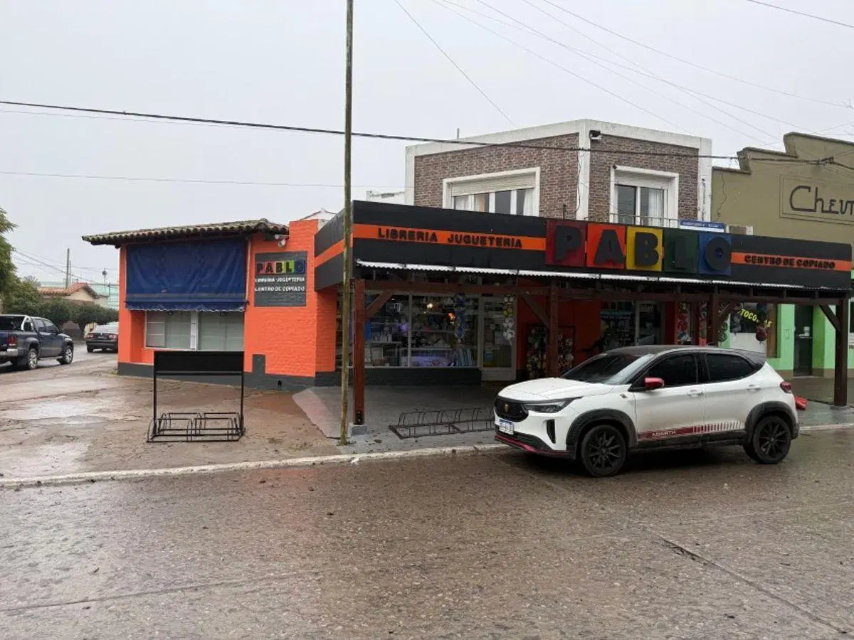 Esquina Comercial céntrica de 425 m2 con Local y Oficinas - General Belgrano, Céntro. 5