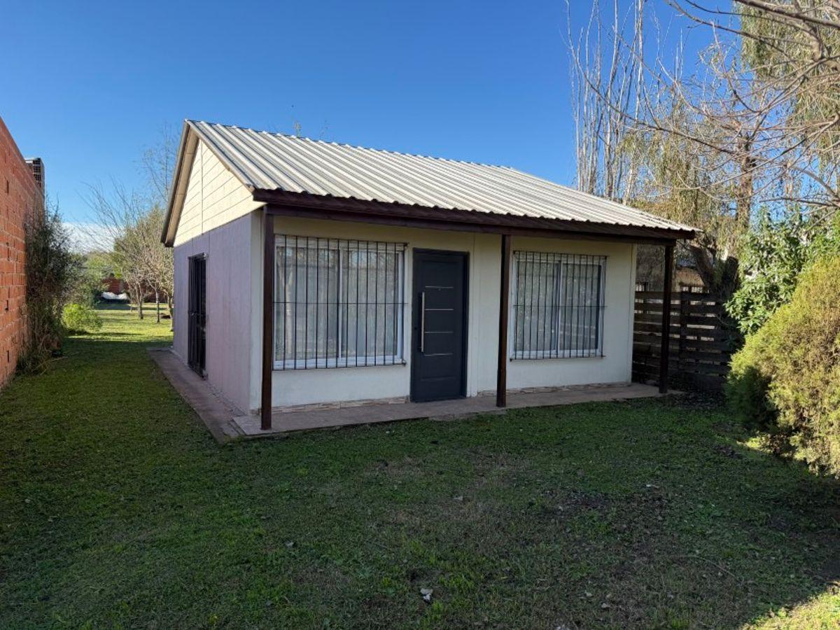 Foto de Casa 2 dormitorios - Calle 58 N° 51 e/ 103 y Avenida Fuerza Aérea, imagen 1