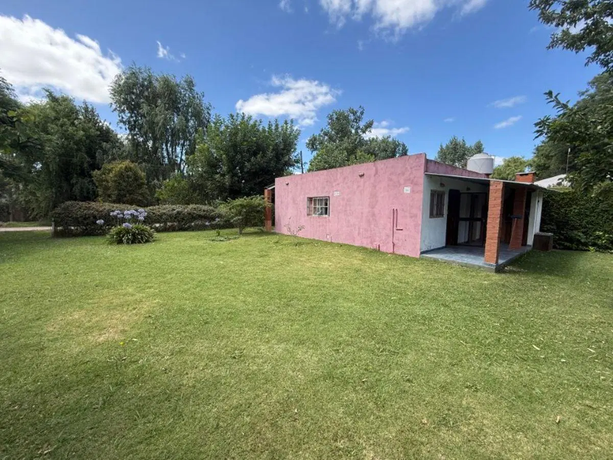 Casa 2 dorm. Con pileta – Calle 131 N° 344 e/ 54 y 56, Barrio Parque – General Belgrano. 5