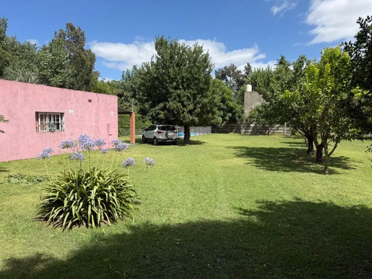 Casa 2 dorm. Con pileta – Calle 131 N° 344 e/ 54 y 56, Barrio Parque – General Belgrano. 4
