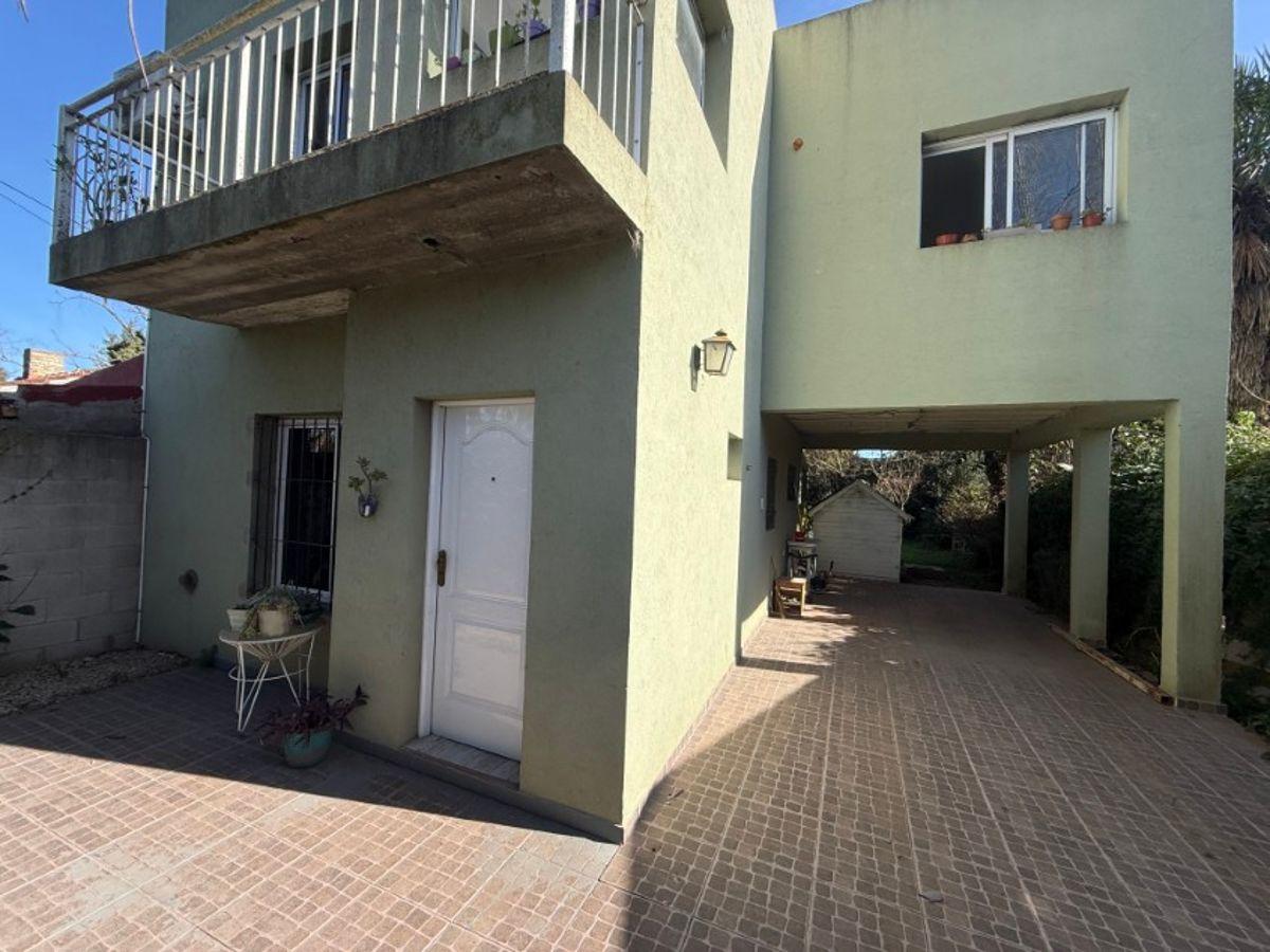 Foto de Casa 3 dormitorios Con Pileta - Calle 137 e/ 70 y 72, Barrio La, imagen 4