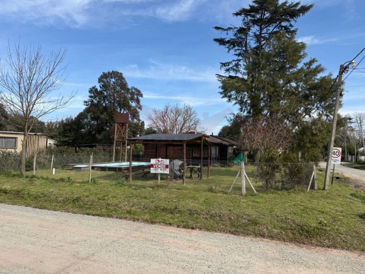 Foto de Cabaña de palo redondo con Pileta. - Calle Las Tropas esquina 60, imagen 1