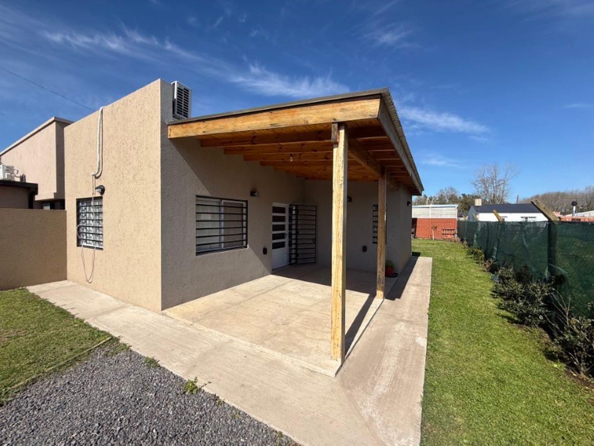 Foto de Casa 1 dormitorio Con pileta. - Calle 60 e/ Las Tropas y 135, Barrio, imagen 3